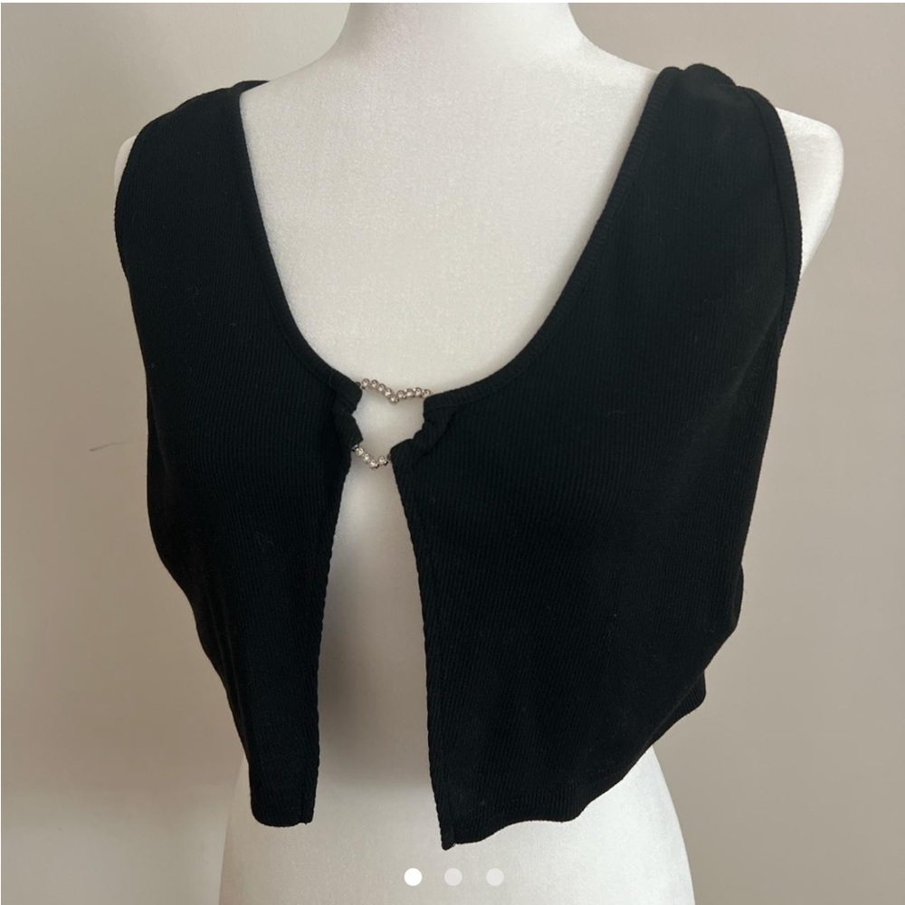 black crop top